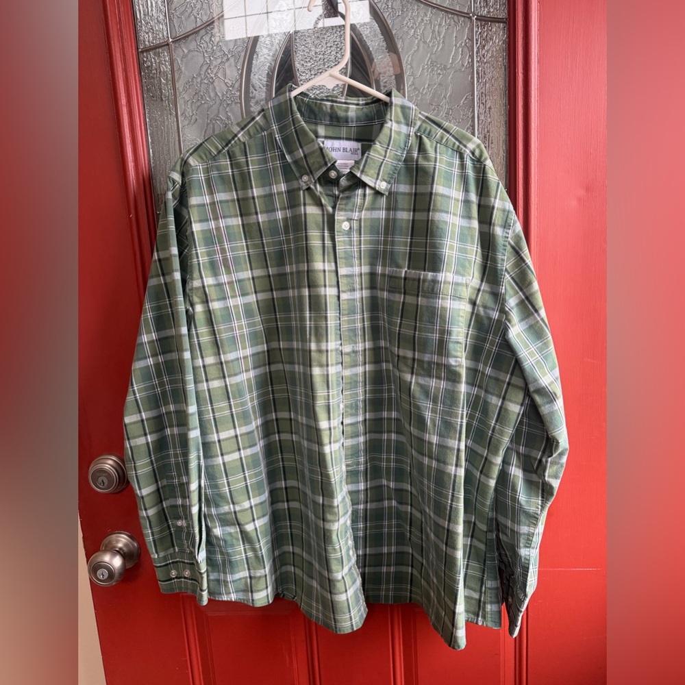Classic Green Plaid Button-Down Shirt - Men